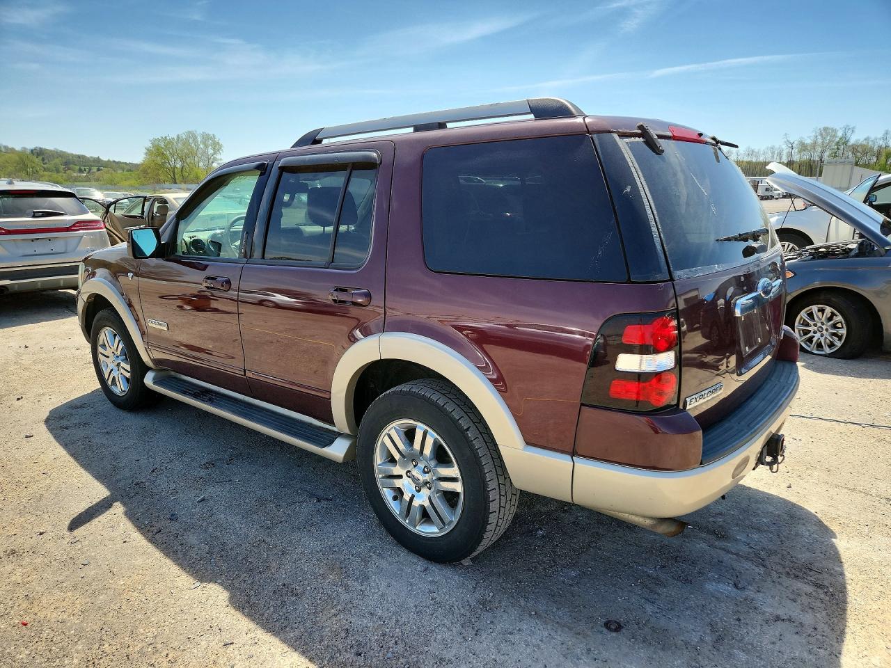 2007 FORD Explorer VIN 1FMEU74857UA68831 photo 2