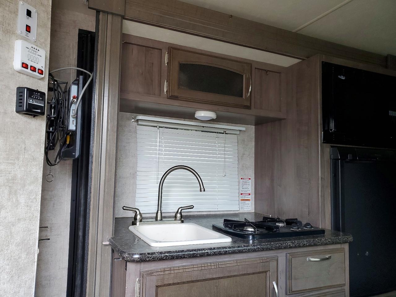 2017 WINNEBAGO M-170s VIN 54CTW1H29H3032009 photo 6
