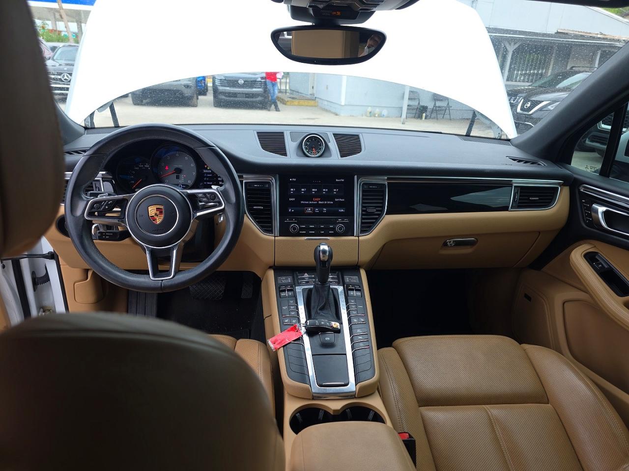 2018 Porsche Macan VIN WP1AB2A53JLB33385 photo 9