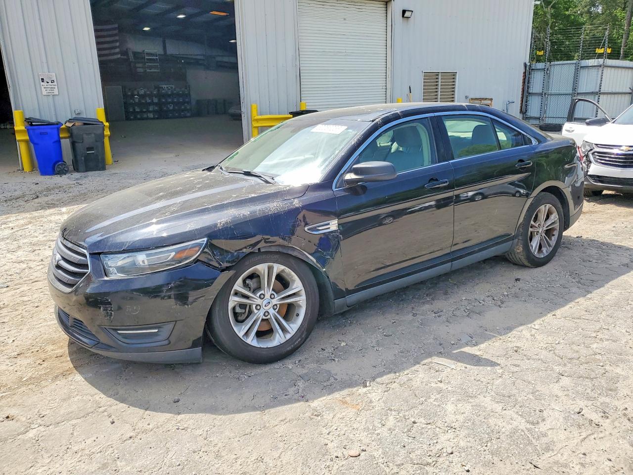 2017 Ford Taurus VIN 1FAHP2D82HG123222 photo 1