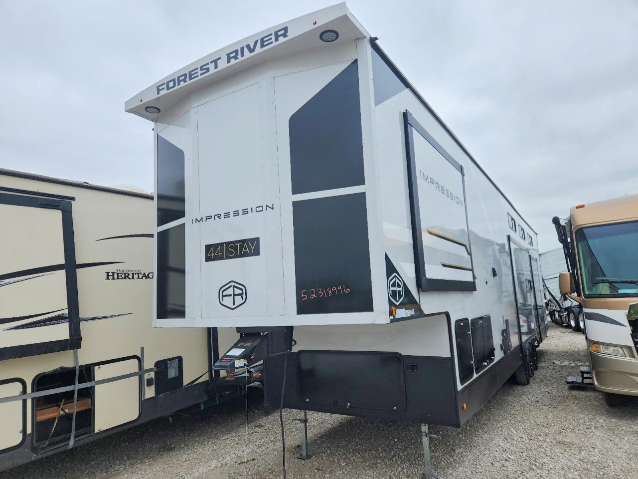 2025 FRRV Trailer VIN 5ZT3MP9F4SD004385 photo 2