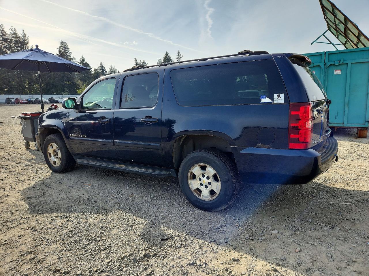 2007 Chevrolet Suburban VIN 1GNFK16337J164043 photo 2