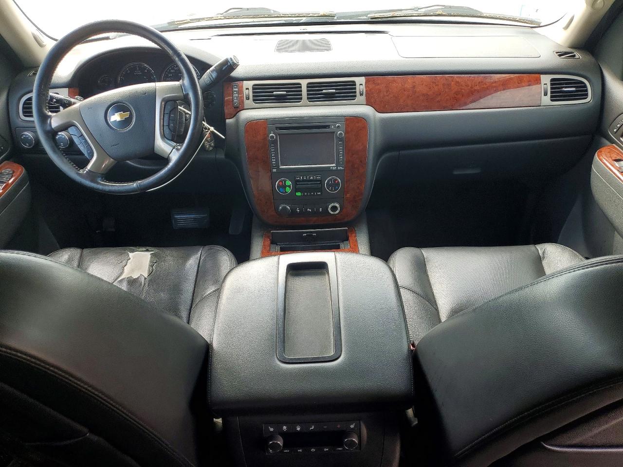 2013 Chevrolet Suburban VIN 1GNSKKE75DR252839 photo 8