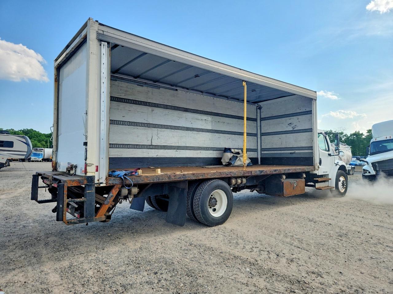 2015 FREIGHTLINER All other VIN 1FVACXDT2FHGS7258 photo 4
