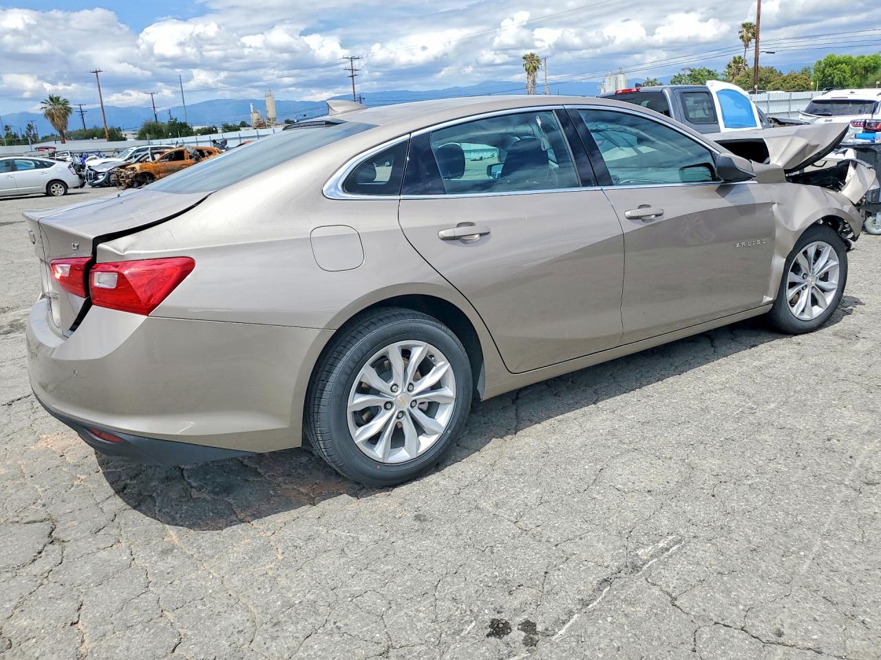 2025 Chevrolet Malibu VIN 1G1ZD5ST2SF152838 photo 3