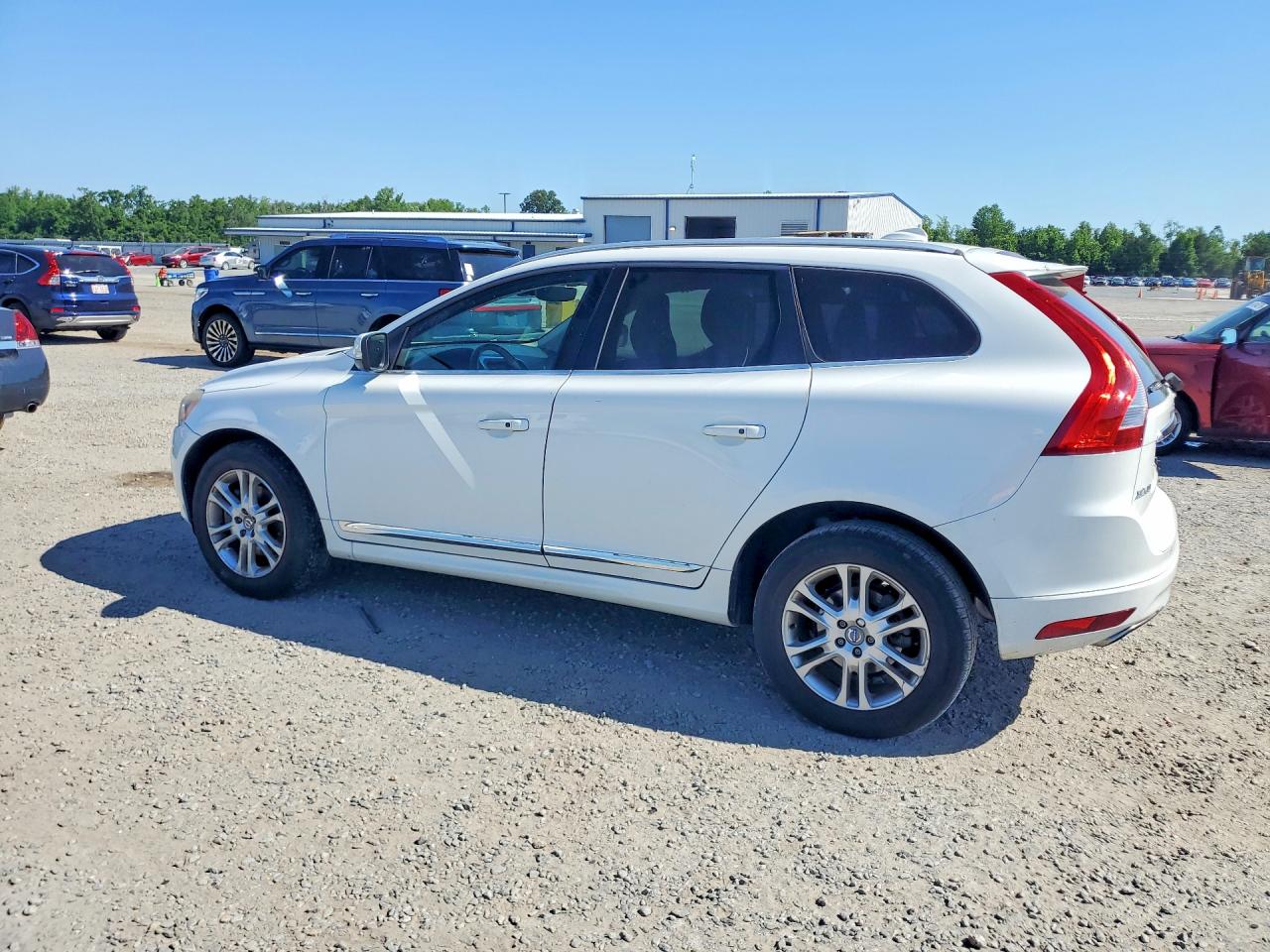 2016 Volvo Xc60 VIN YV440MDK8G2844187 photo 2