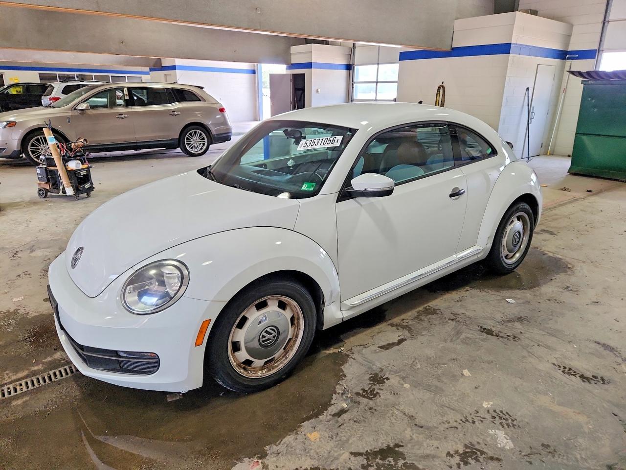 2016 Volkswagen Beetle VIN 3VWF17ATXGM637104 photo 1
