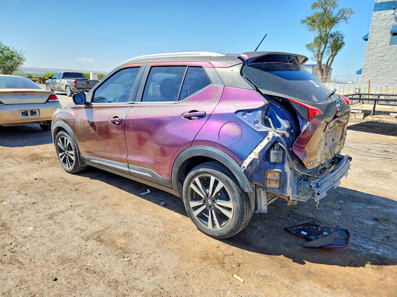 2020 Nissan Kicks VIN 3N1CP5DVXLL539411 photo 2