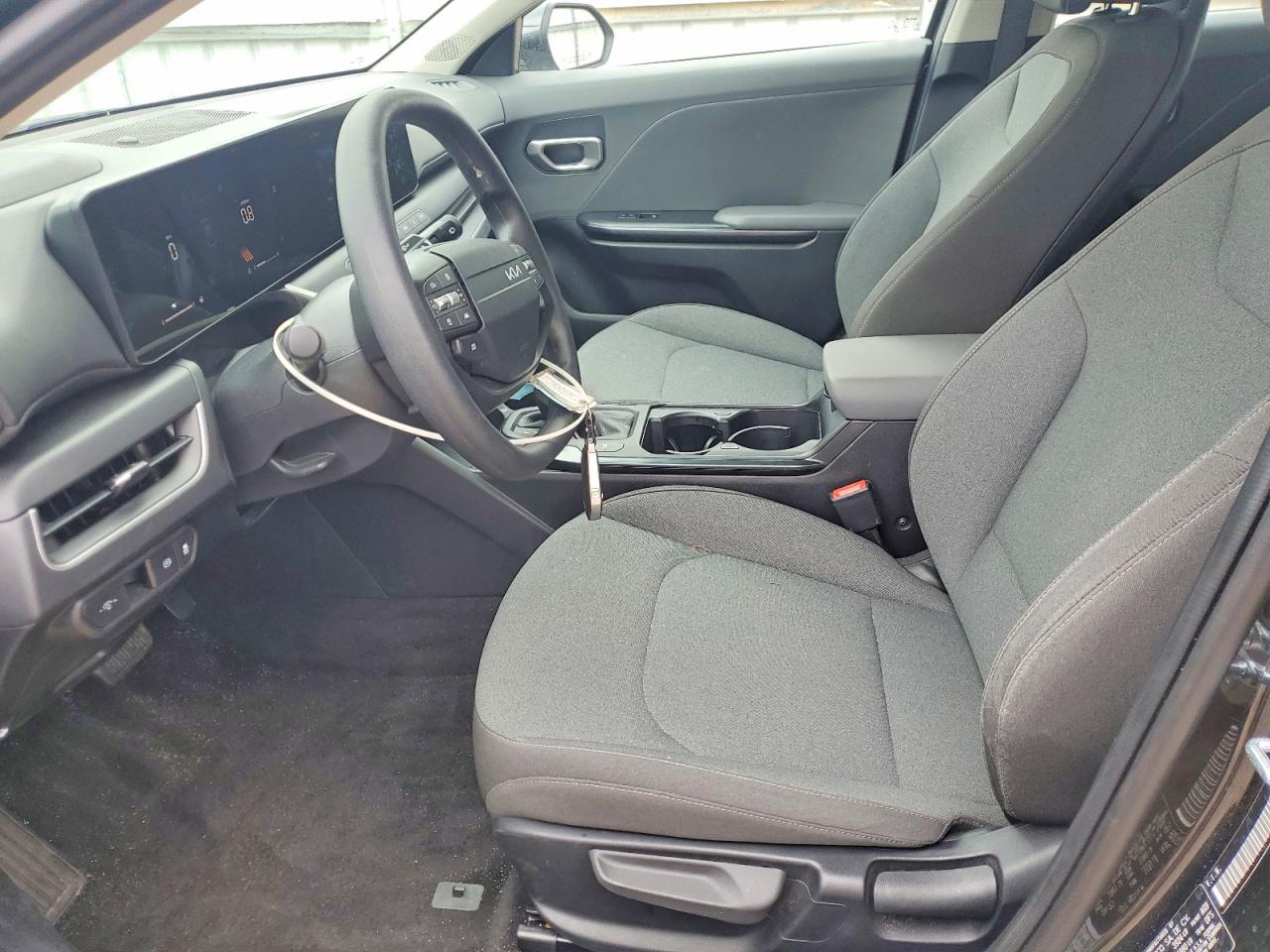 2025 Kia All other VIN 3KPFT4DE5SE132647 photo 7