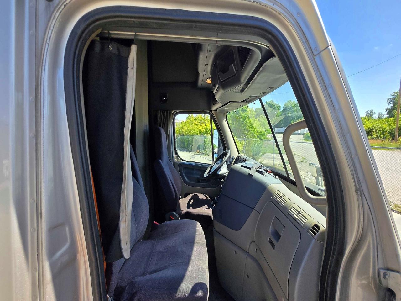 2016 FREIGHTLINER All other VIN 3AKGGLD5XGSGU7466 photo 5