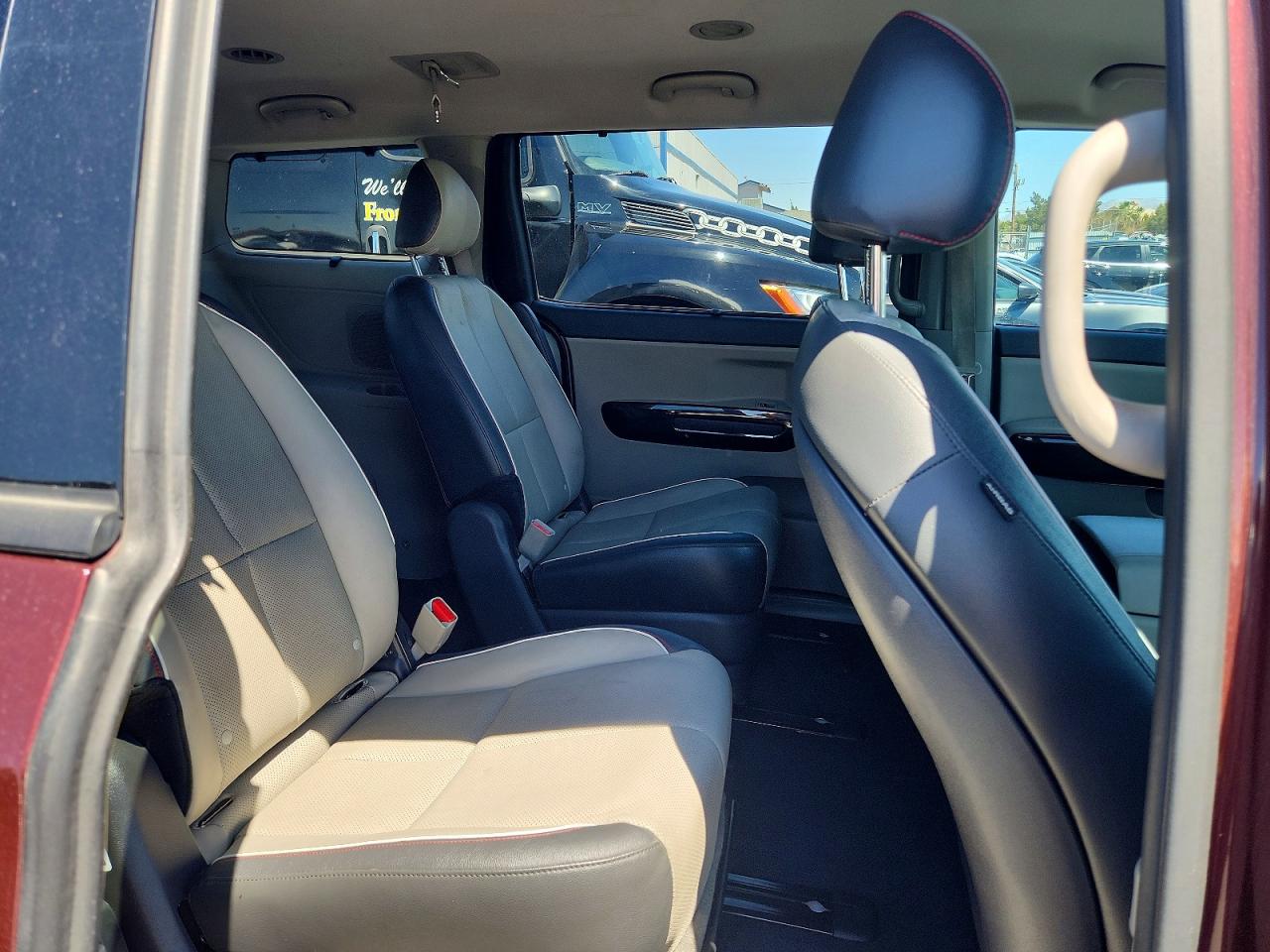 2015 Kia SEDONA VIN KNDMC5C10F6045536 photo 11