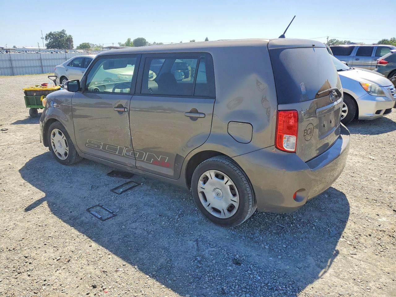 2011 Toyota Scion VIN JTLZE4FE6B1138307 photo 2
