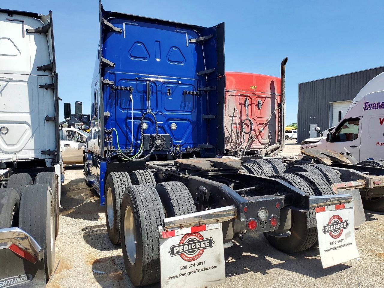 2020 FREIGHTLINER All other VIN 3AKJHHDR9LSLK0275 photo 3