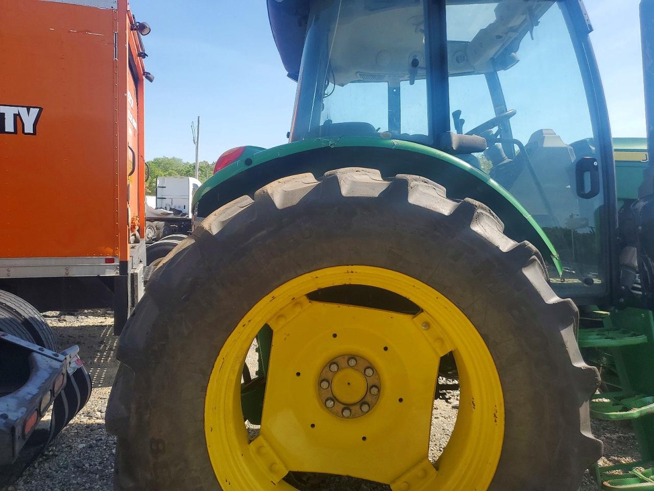 2016 JOHN Tractor VIN 1P06120ECG0001705 photo 6