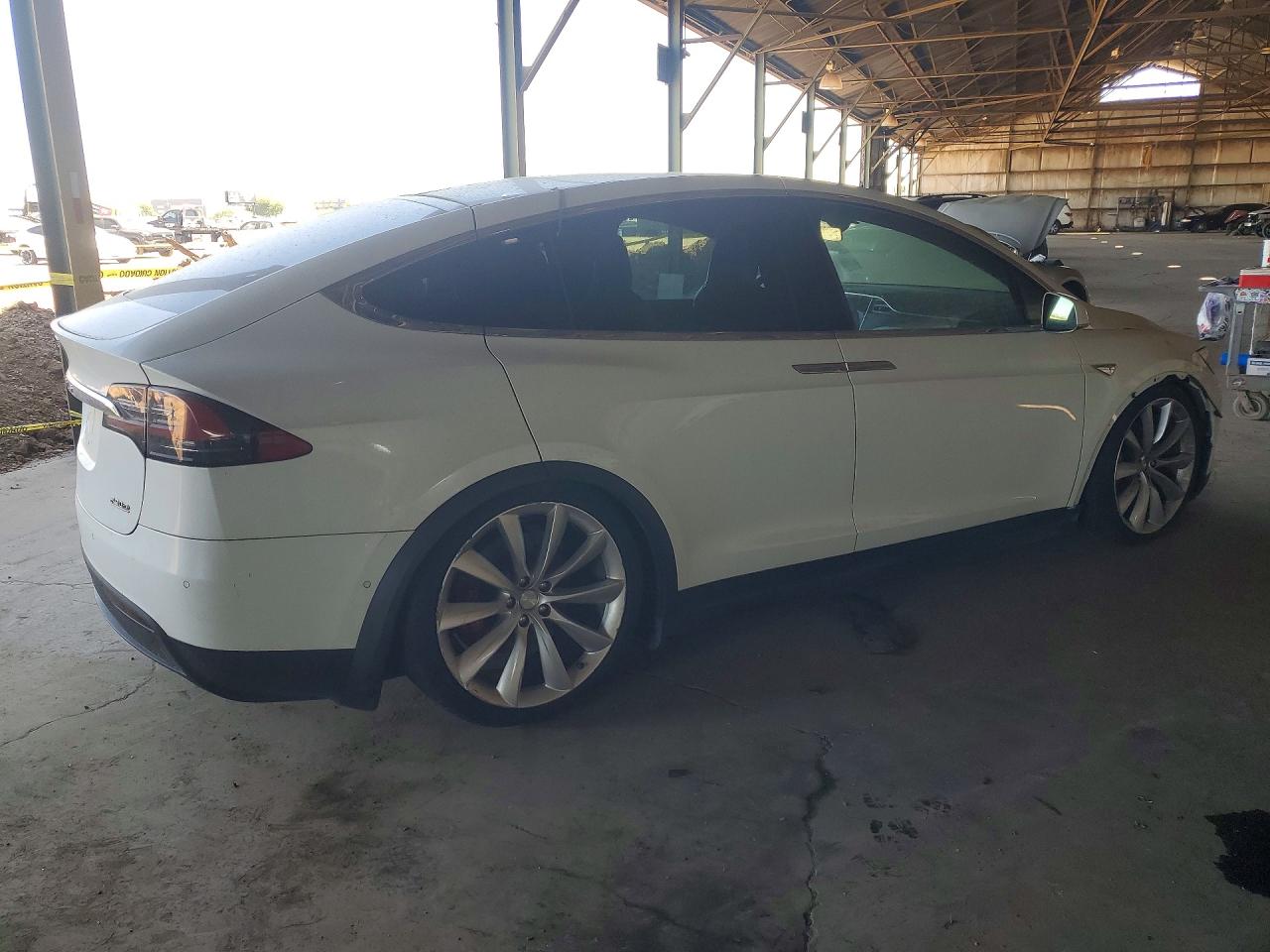 2016 Tesla Model x VIN 5YJXCAE46GFF00055 photo 3
