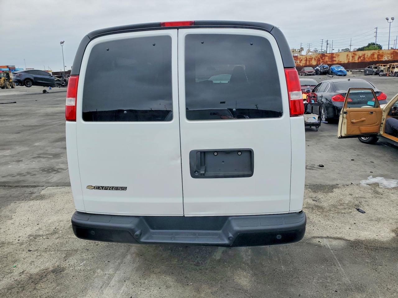 2023 Chevy Express VIN 1GAZGNFP3P1234182 photo 6