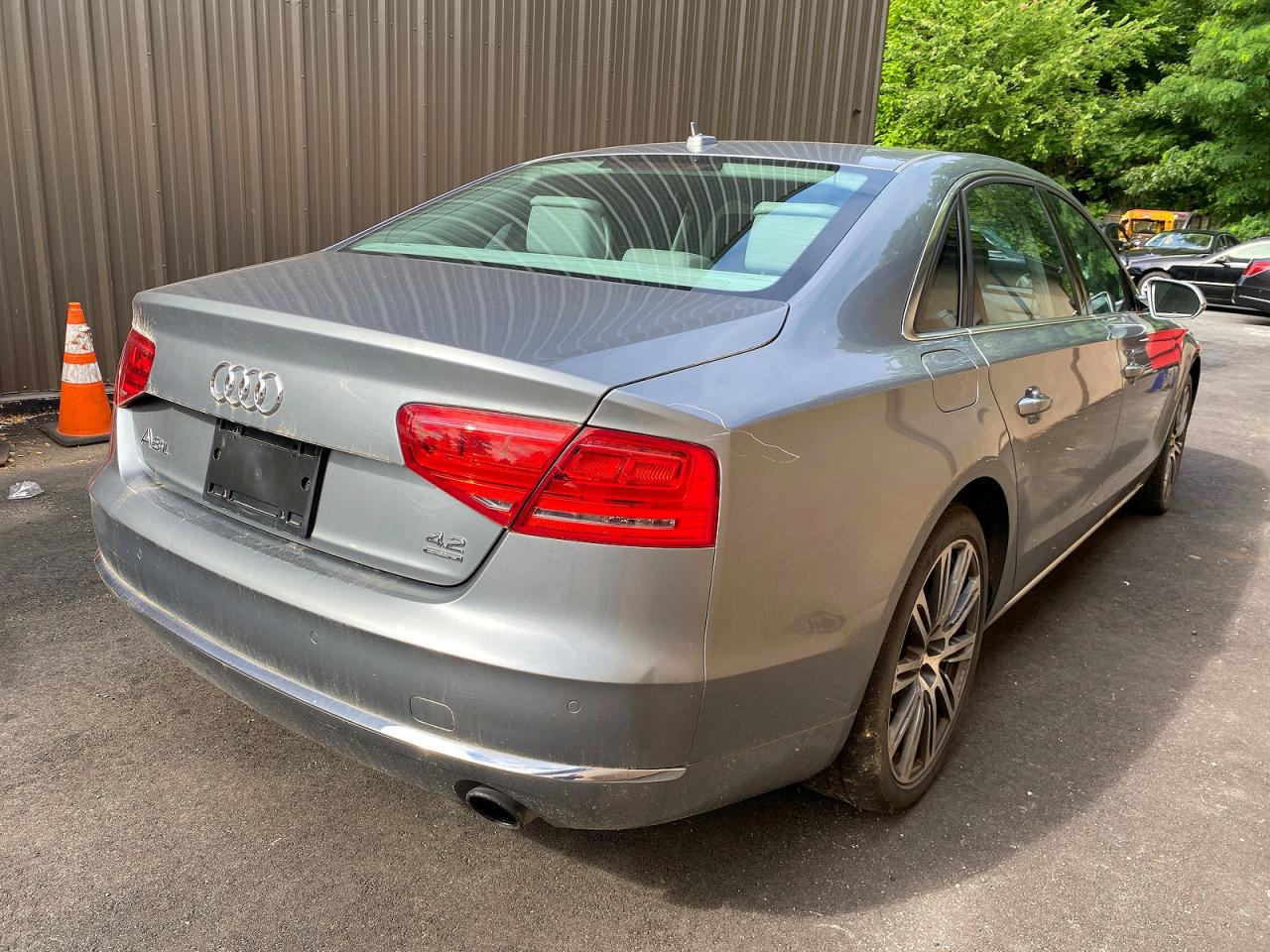 2011 Audi A8 VIN WAURVAFD7BN018734 photo 4