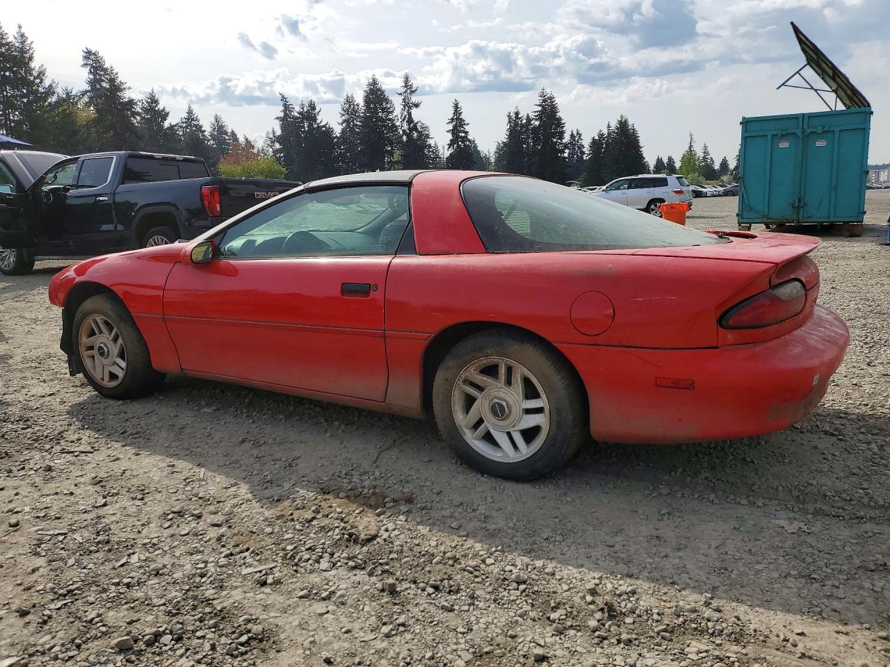 1996 Chevrolet Camaro VIN 2G1FP22KXT2108296 photo 2