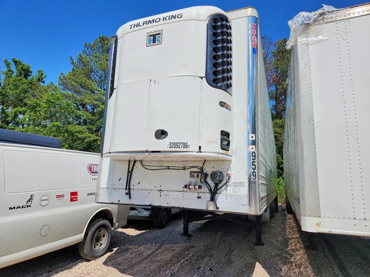 2016 UTILITY All models VIN 1UYVS2531GU615403 photo 2