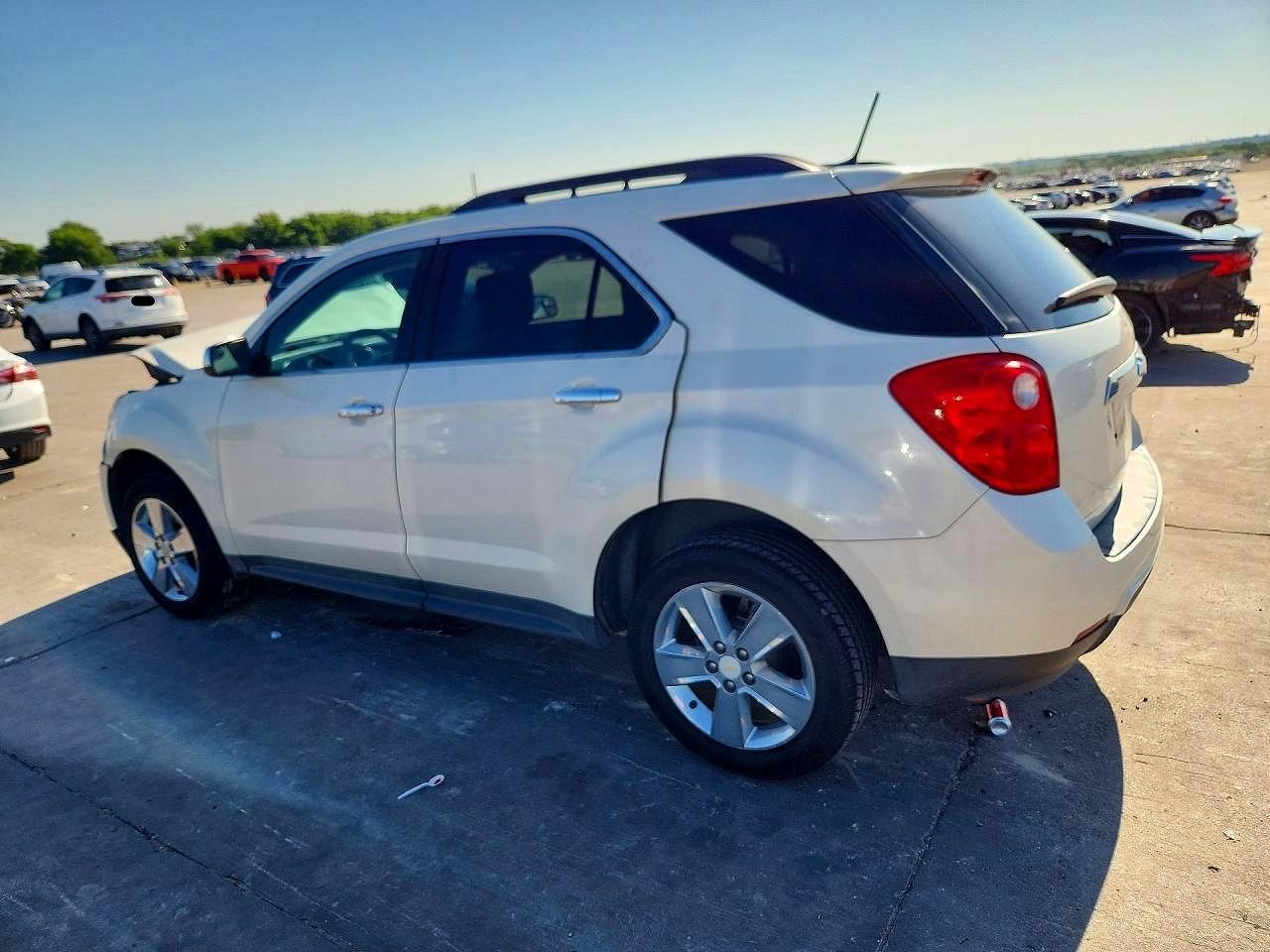2014 Chevrolet Equinox VIN 1GNALBEK3EZ125909 photo 2