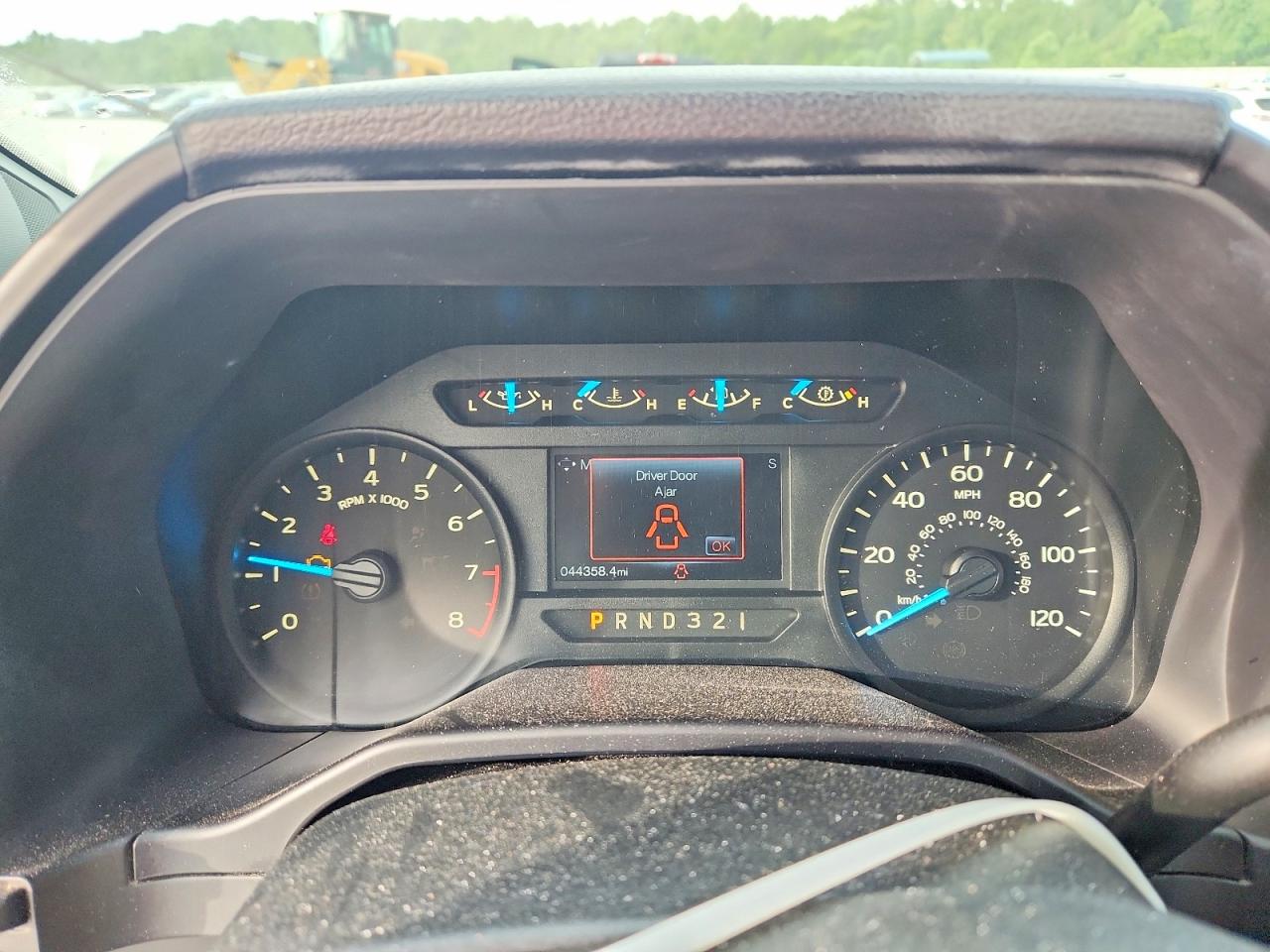 2016 Ford F150 VIN 1FTMF1C83GFA96365 photo 9
