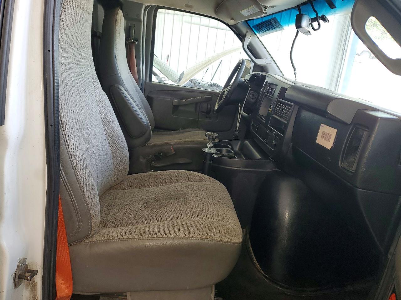 2019 Chevrolet Express VIN 1GCWGAF19K1236669 photo 11