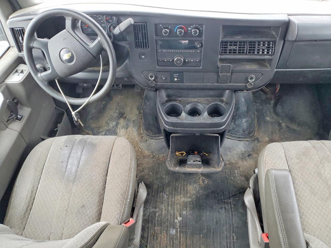 2017 CHEV Express VIN 1GCWGAFF8H1149723 photo 8