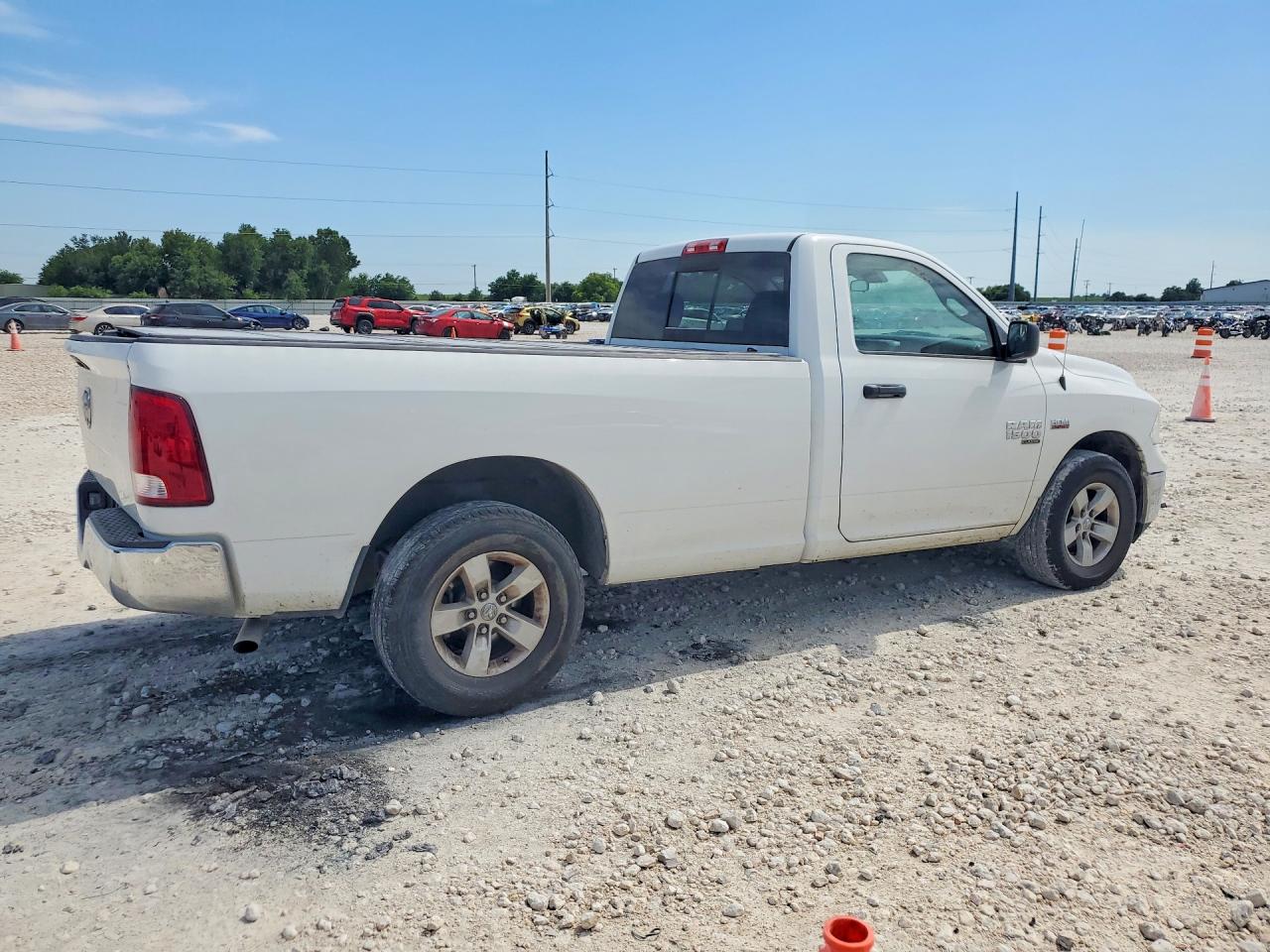 2019 Ram 1500 VIN 3C6JR6DT7KG674556 photo 3