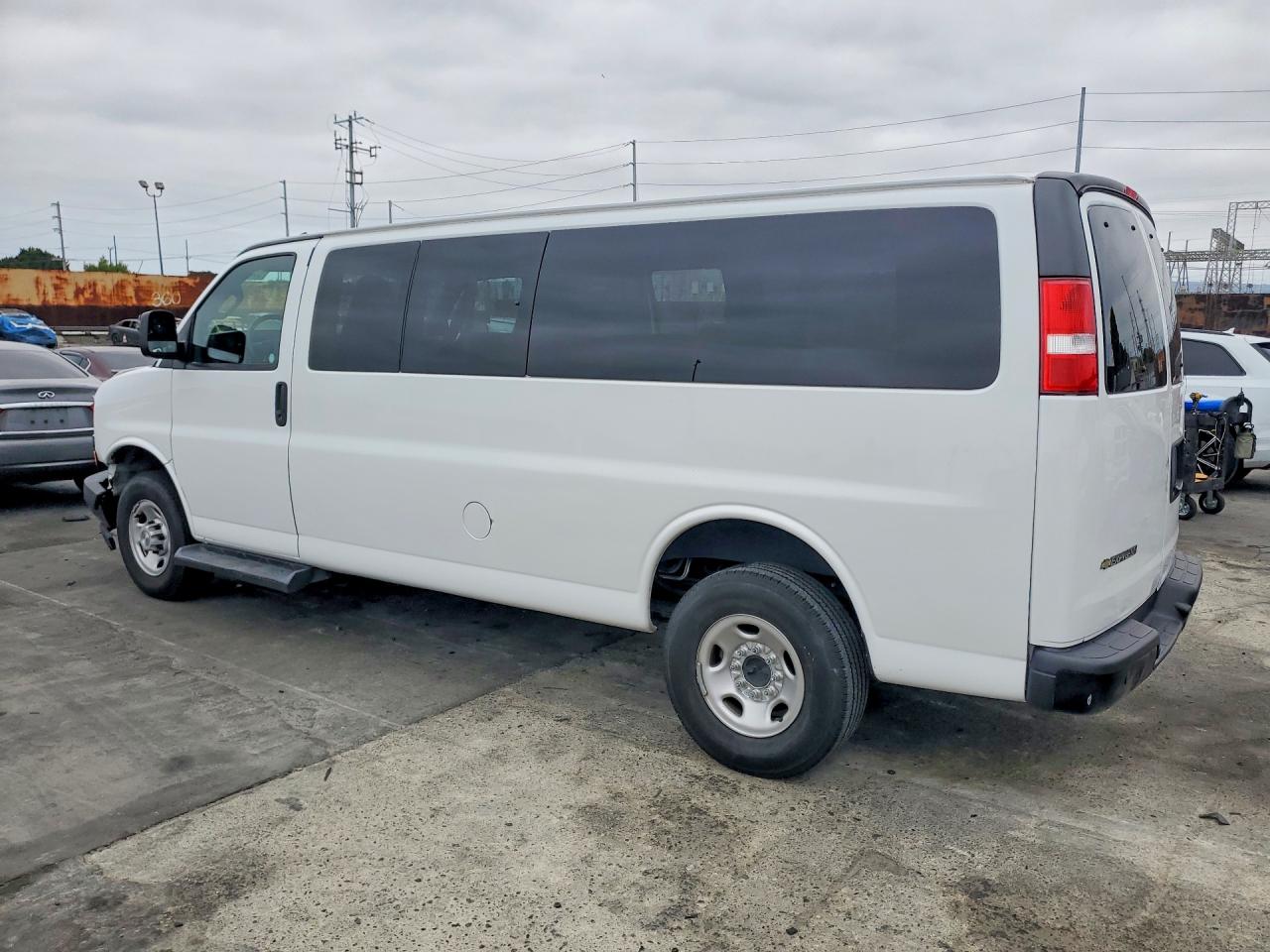 2023 Chevy Express VIN 1GAZGNFP3P1234182 photo 2
