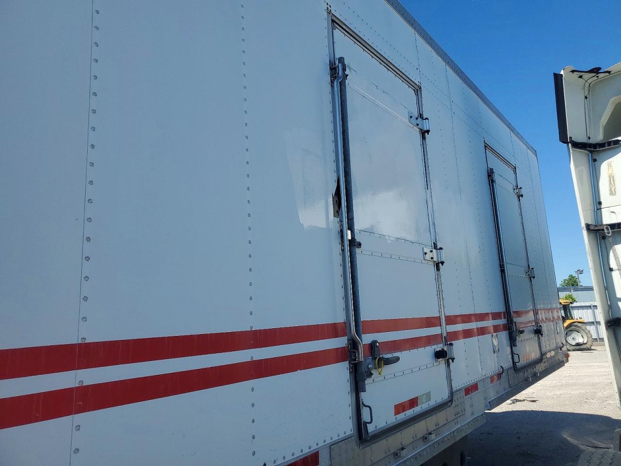 2011 UTILITY All models VIN 1UYVS2484BM063501 photo 9