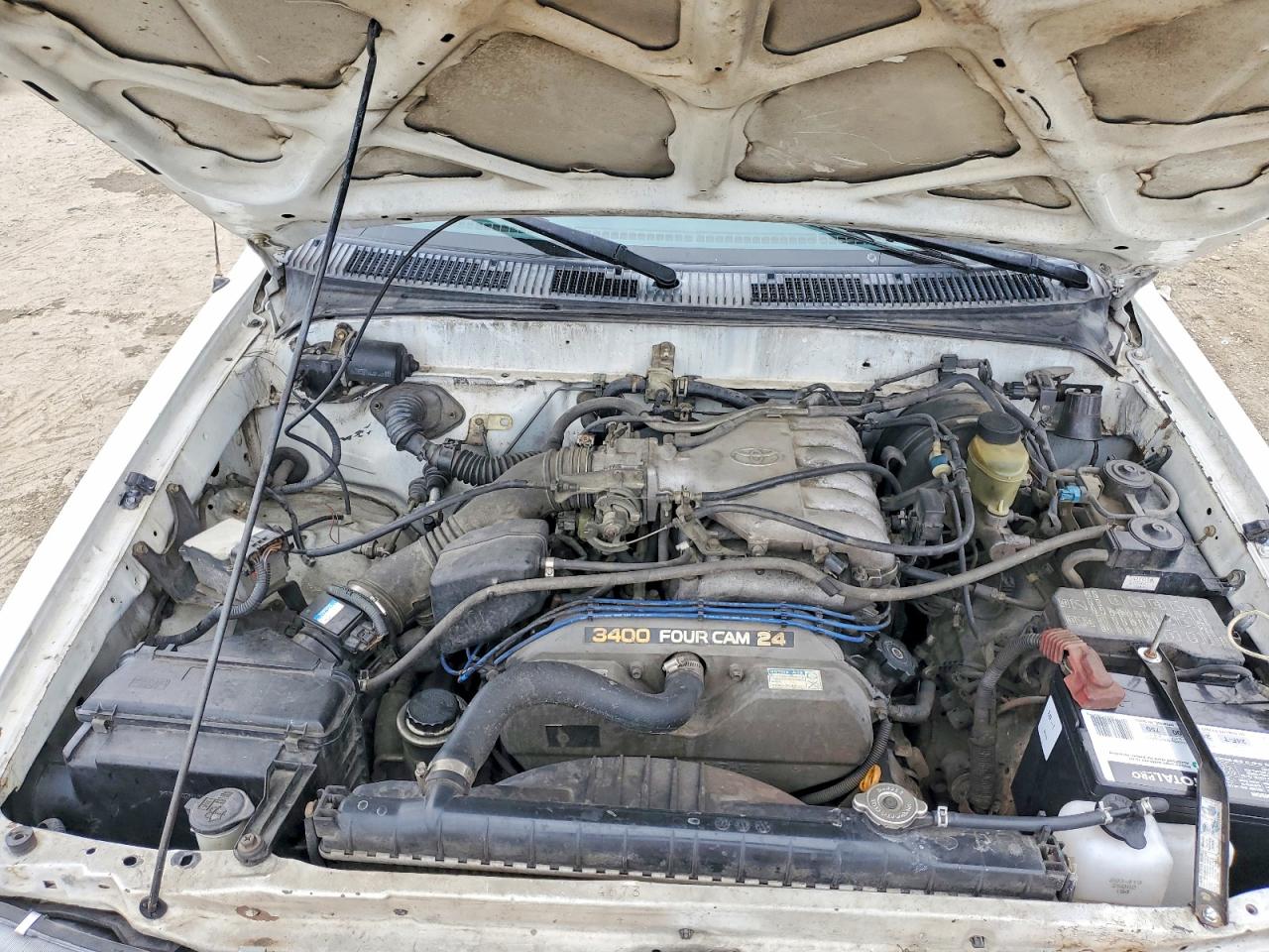 1998 Toyota Tacoma VIN 4TAWN72N8WZ019442 photo 11