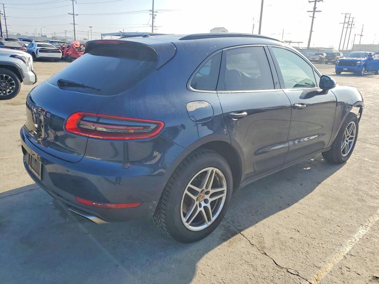 2018 Porsche Macan VIN WP1AA2A51JLB08181 photo 3