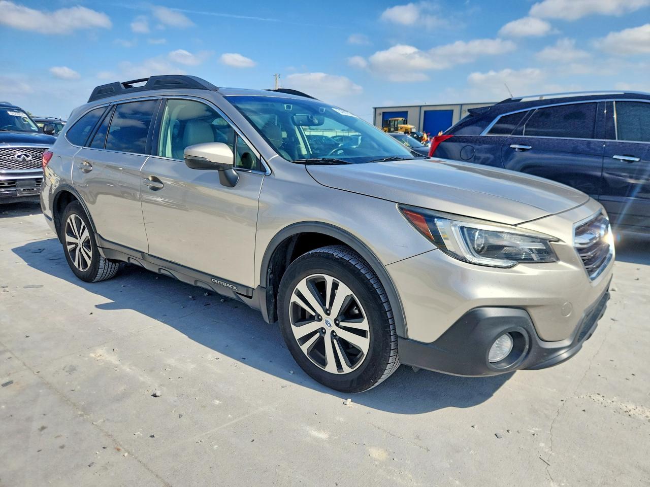 2018 SUBARU Outback VIN 4S4BSANC5J3238336 photo 4