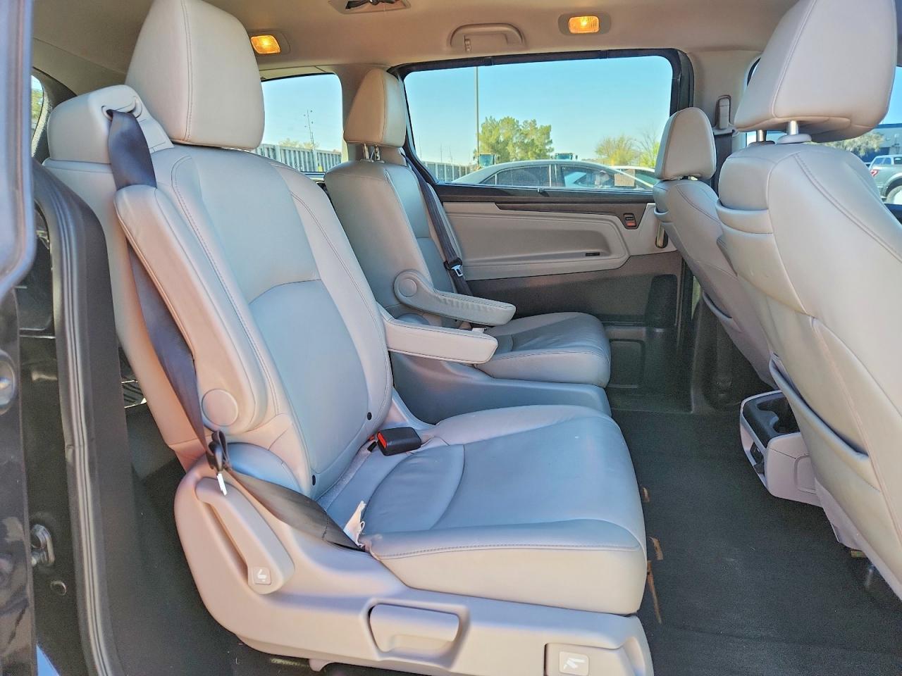 2018 Honda Odyssey VIN 5FNRL6H81JB028856 photo 11