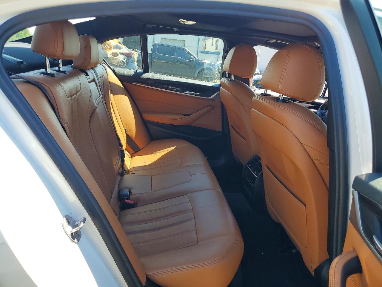 2019 BMW 5 series VIN WBAJE7C53KWW08453 photo 10