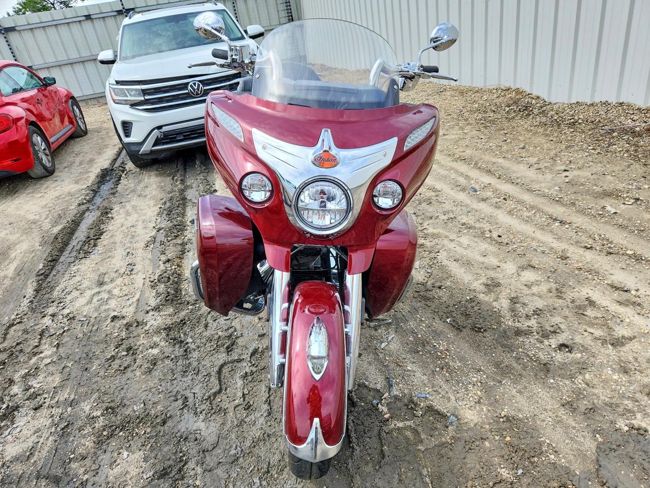 2017 INDIAN Motorcycle VIN 56KTRAAA1H3345090 photo 2