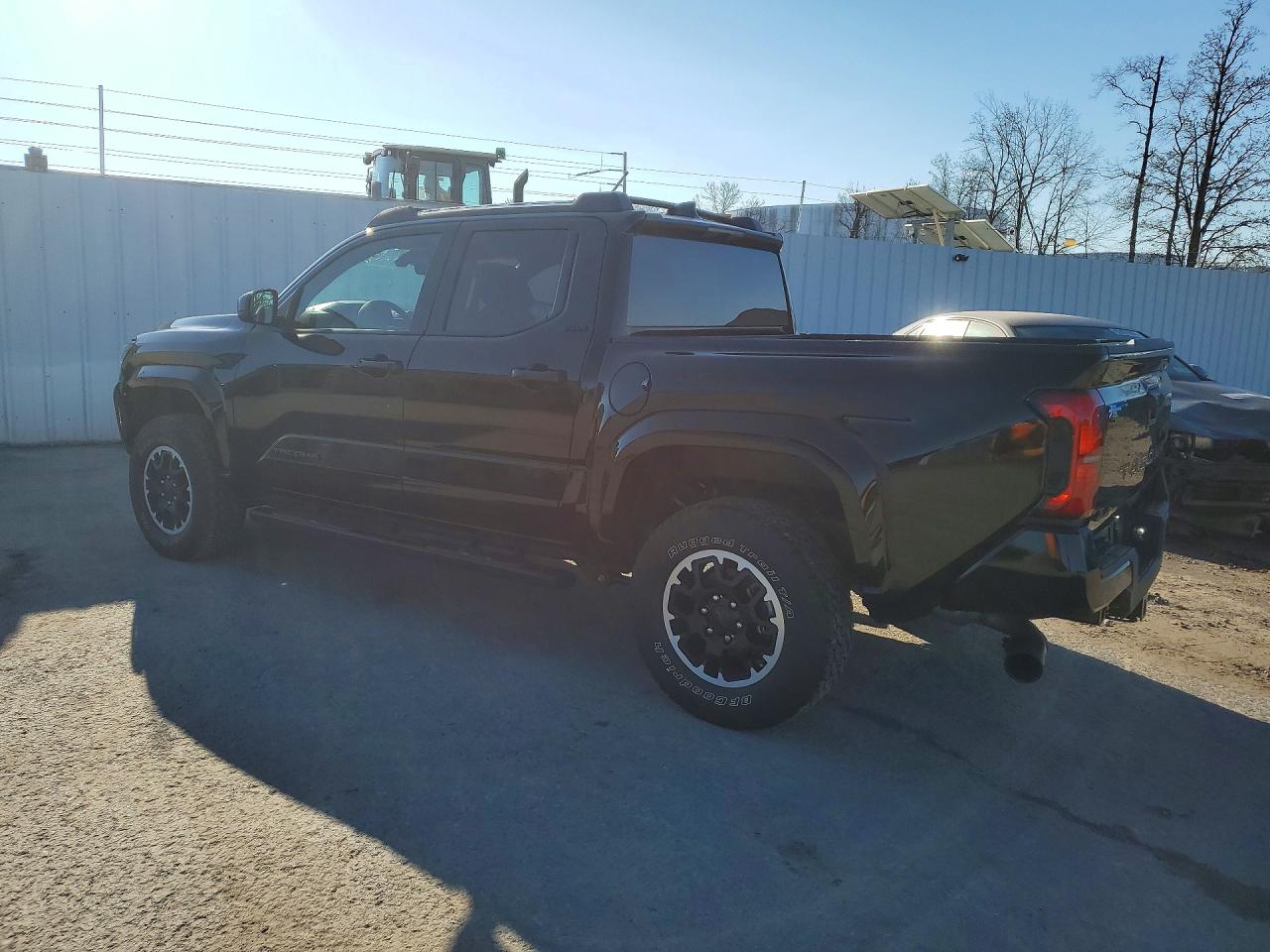 2026 Toyota Tacoma VIN 3TMLB5JNXTM210511 photo 2