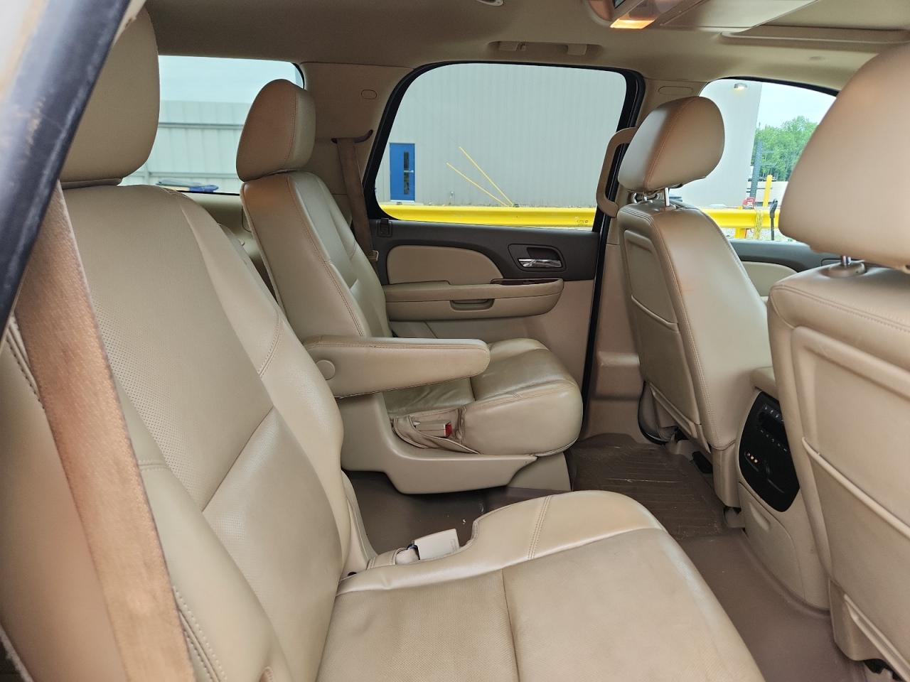 2014 Chevrolet Tahoe VIN 1GNSCCE05ER168544 photo 11