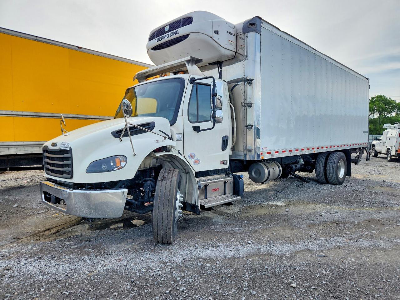 2025 FREIGHTLINER All other VIN 3ALACWFC7SDWD1421 photo 2