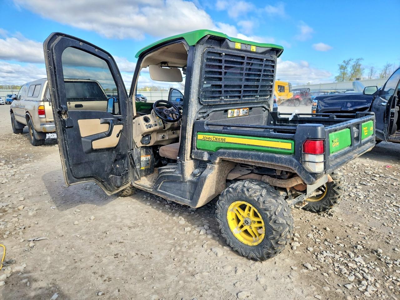 2018 JOHN Xuv835r VIN 1M0835RAJJM011693 photo 3
