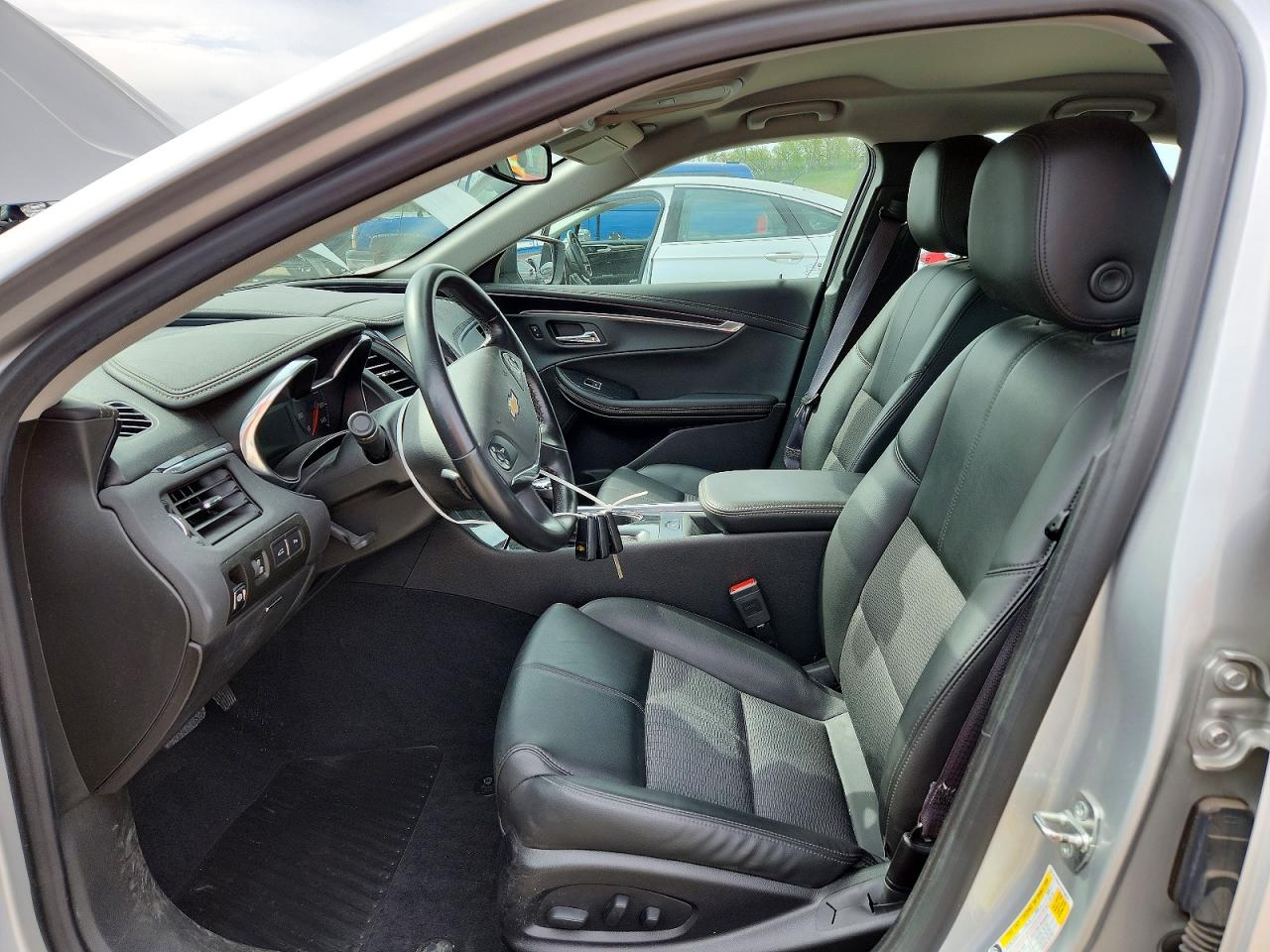 2017 Chev Impala VIN 2G1105SA1H9108628 photo 7