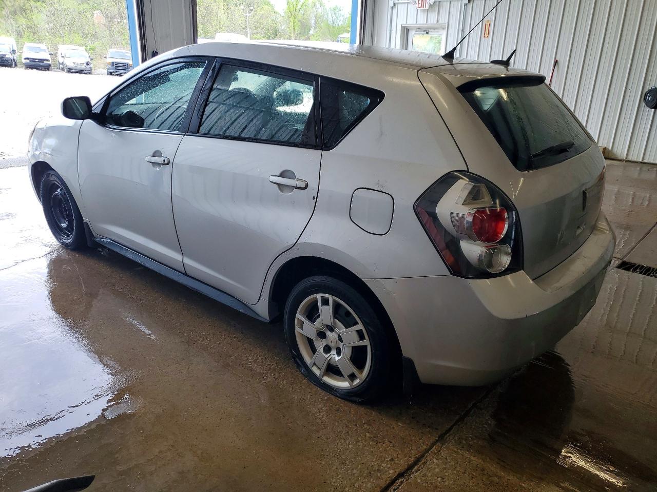 2009 Pontiac Vibe VIN 5Y2SP67029Z460122 photo 2