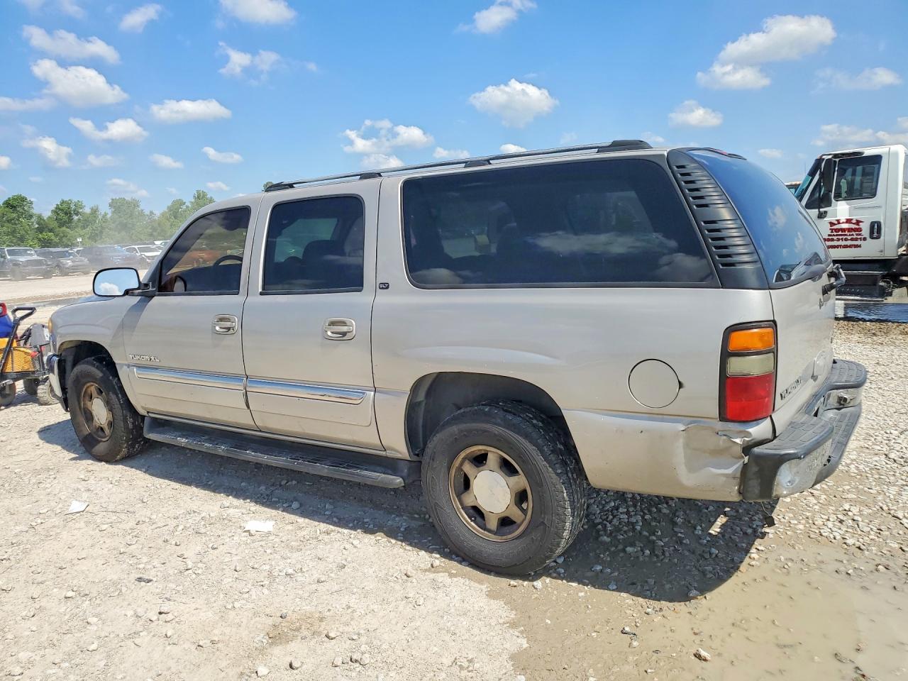 2005 GMC Yukon VIN 1GKFK16Z15J115566 photo 2