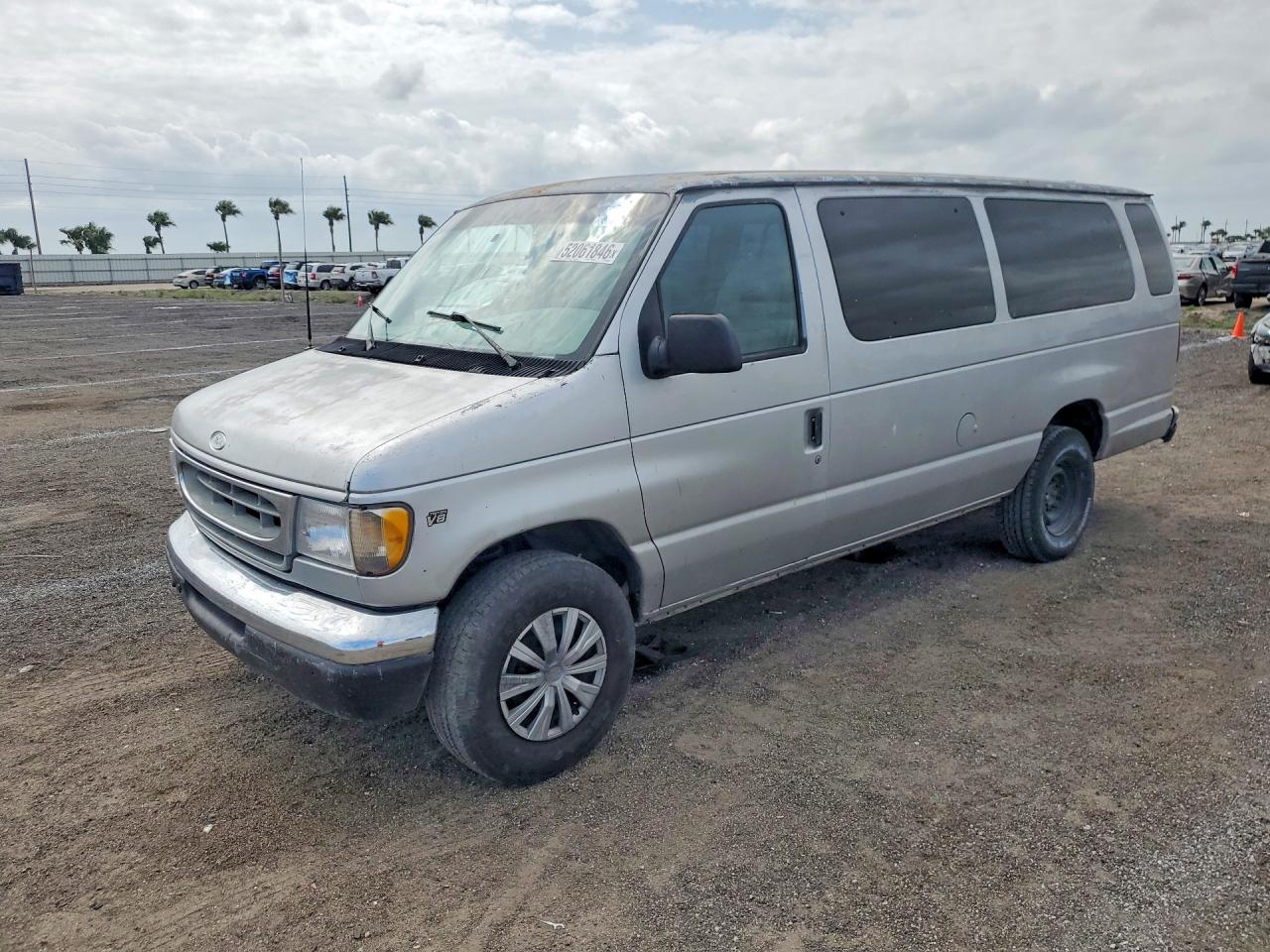 2002 Ford Econoline VIN 1FBSS31L62HA65019 photo 1