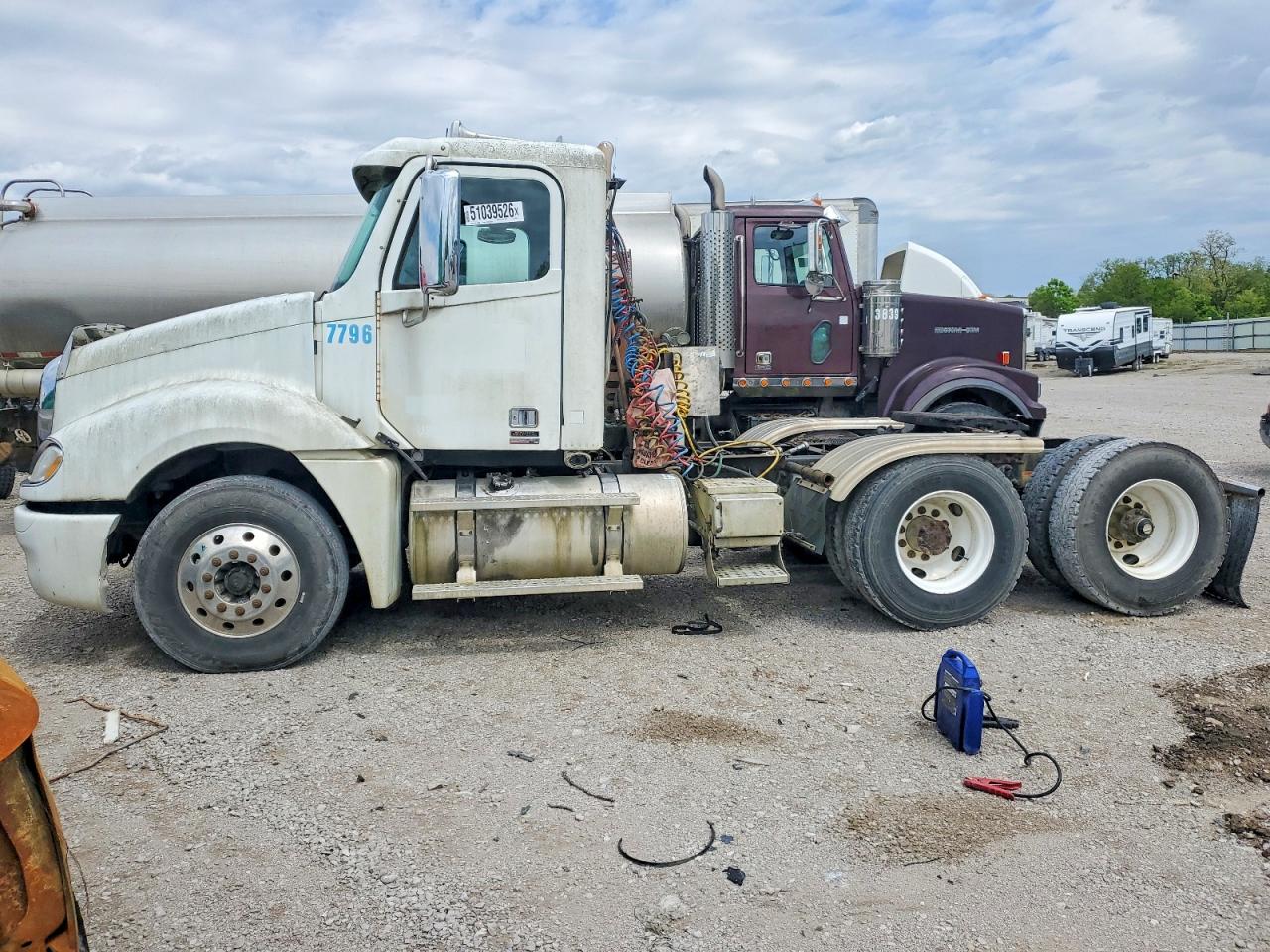 2008 FREIGHTLINER All models VIN 1FUJA6CK88LZ44617 photo 2
