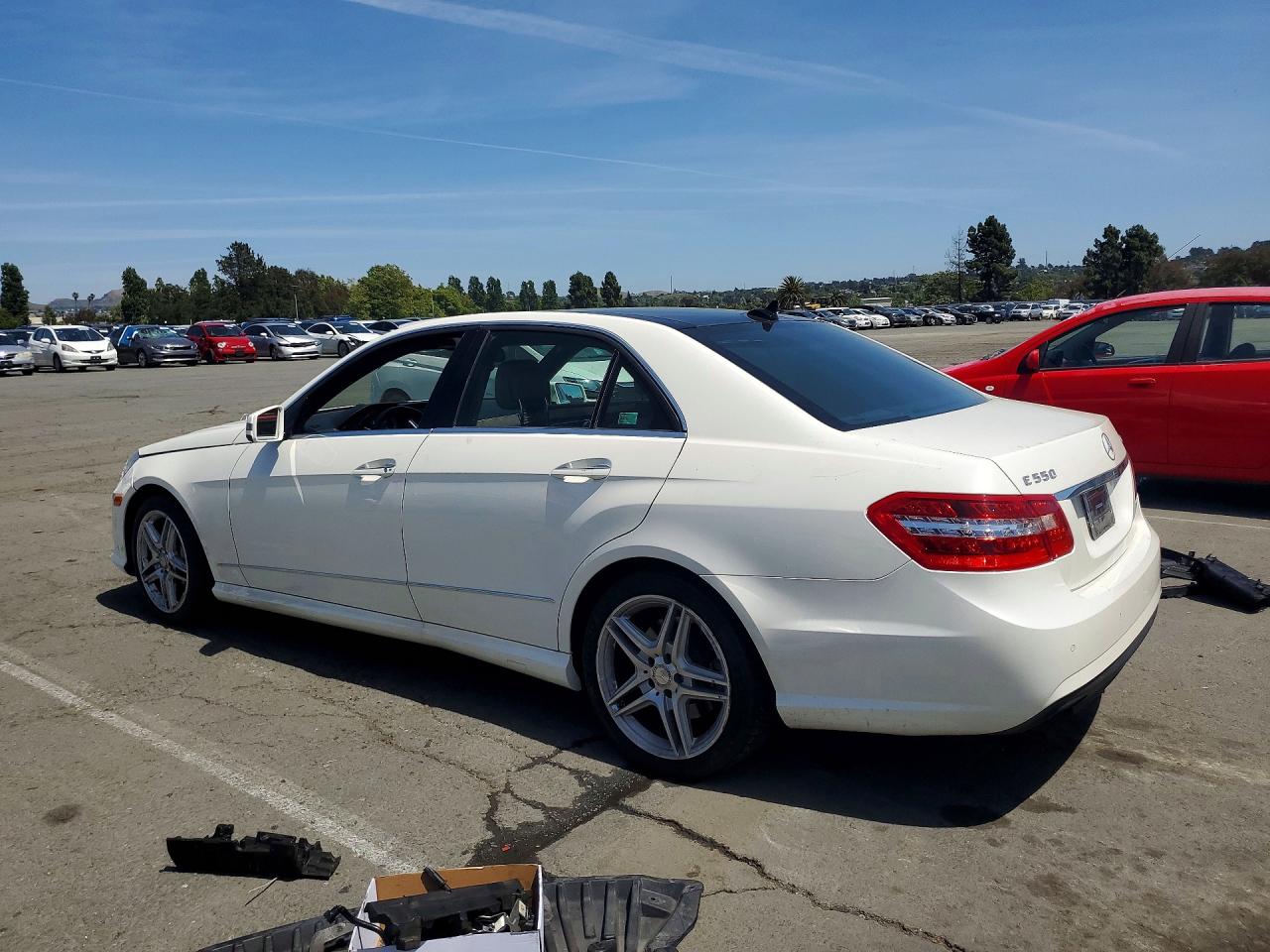 2013 MERCEDES-BENZ E-class VIN WDDHF9BBXDA728676 photo 2
