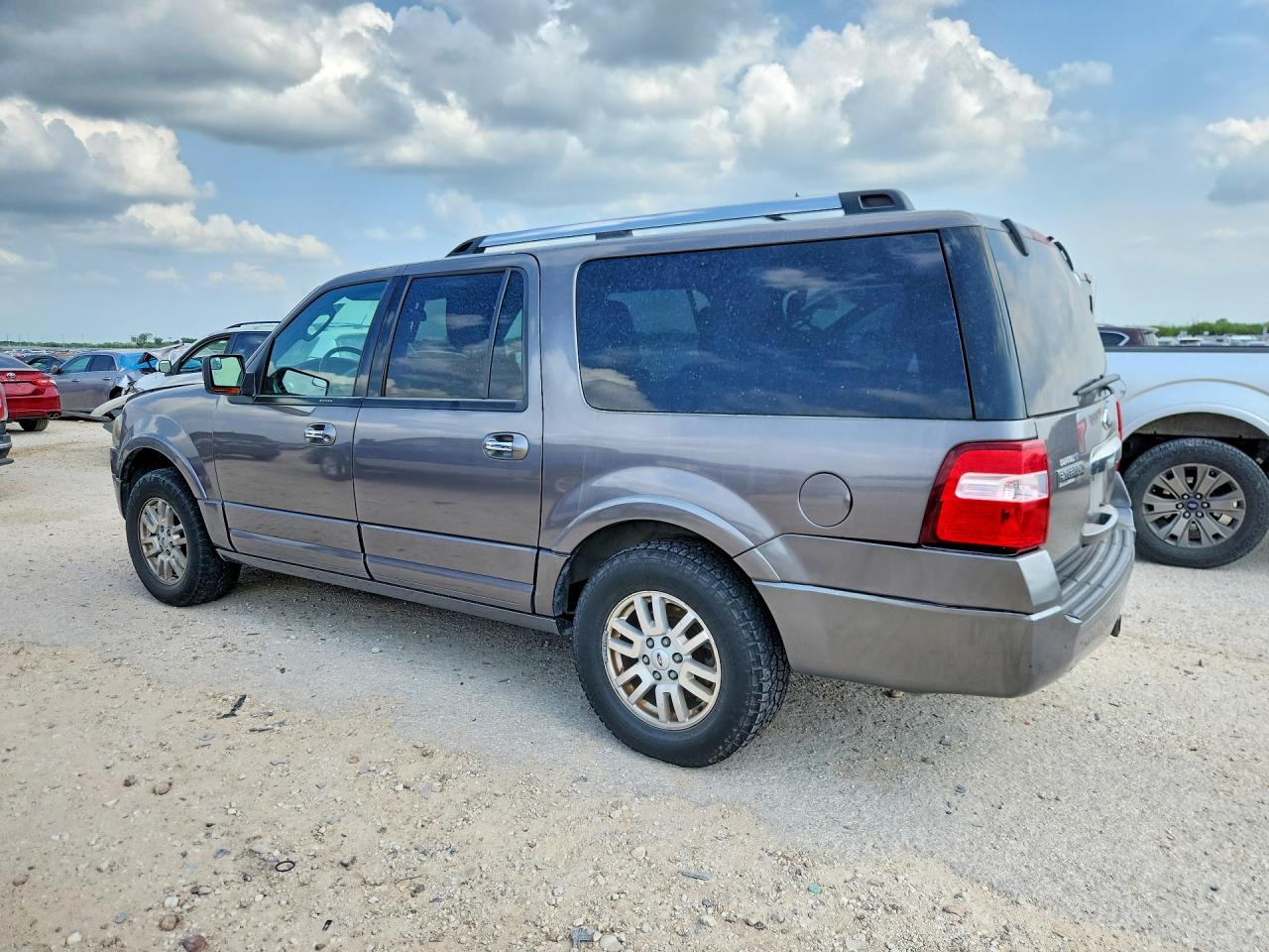 2014 Ford Expedition VIN 1FMJK1K54EEF63877 photo 2