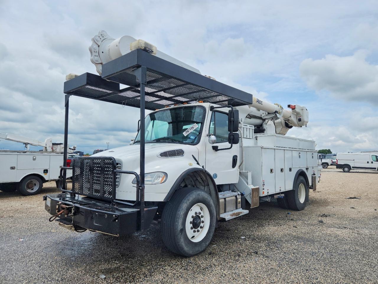 2018 FREIGHTLINER All other VIN 3ALACYFE1JDJL1884 photo 2