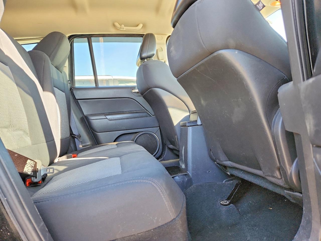 2009 Jeep Compass VIN 1J4FF47B59D105849 photo 11