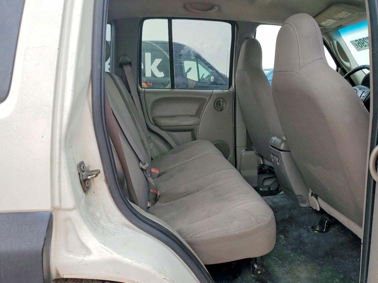 2004 Jeep Liberty VIN 1J4GL48K84W309991 photo 10